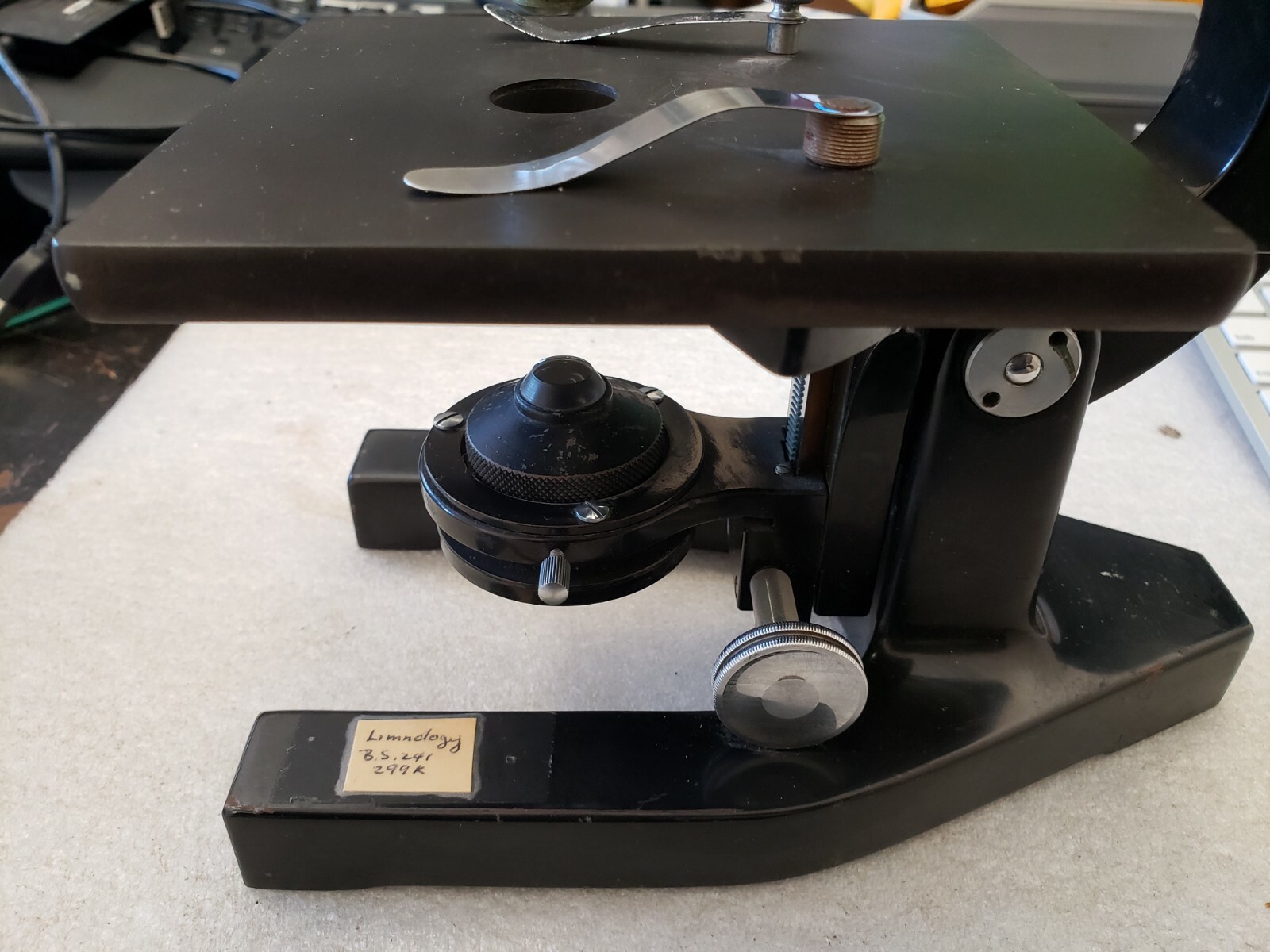 Vintage Bausch Lomb Microscope Model 287704 great condition ( B2-3)