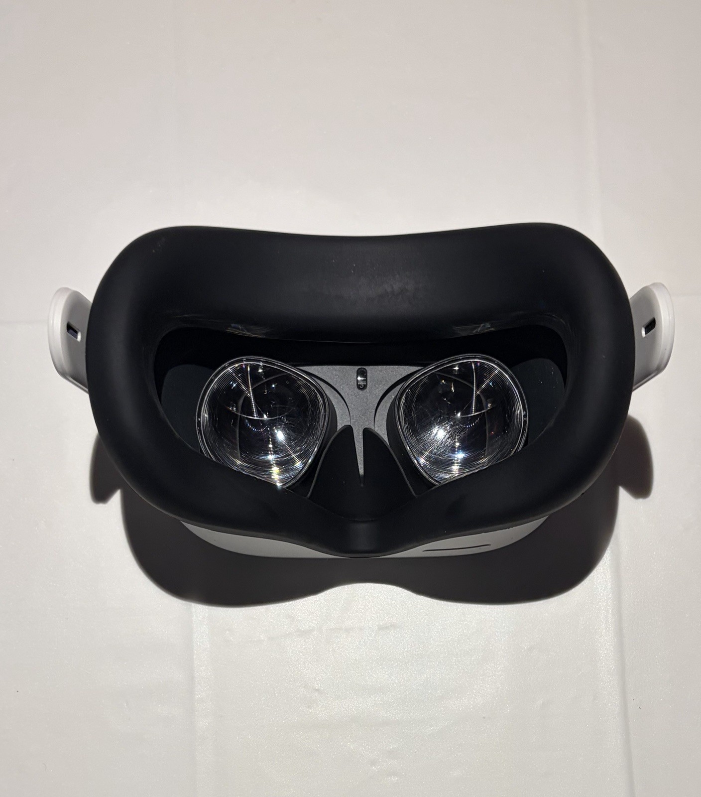 Meta Oculus Quest 2 Standalone VR HEADSET ONLY KW49CM