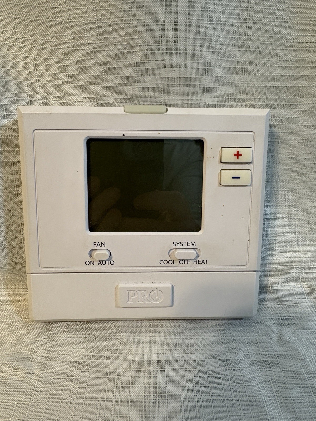 Digital Wall Electronic Non Programmable Thermostat T701 Heat/Cool