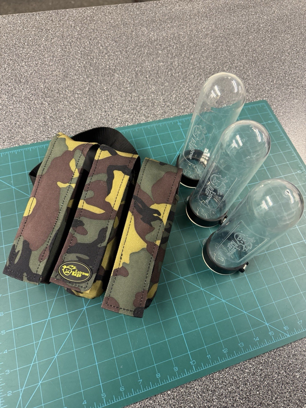 Extreme Rage 3 pod paintball pack and belt. Complete kit with 100rd tubes.