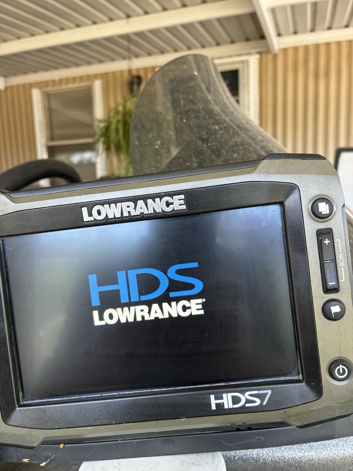 Lowrance HDS 7