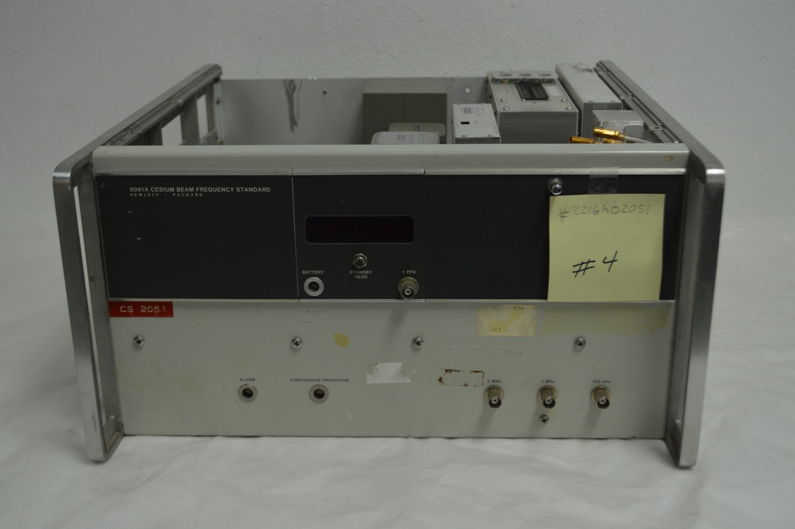 *TC*  HEWLETT PACKARD HP 5061A CESIUM BEAM FREQUENCY STANDARD  (TMD42)