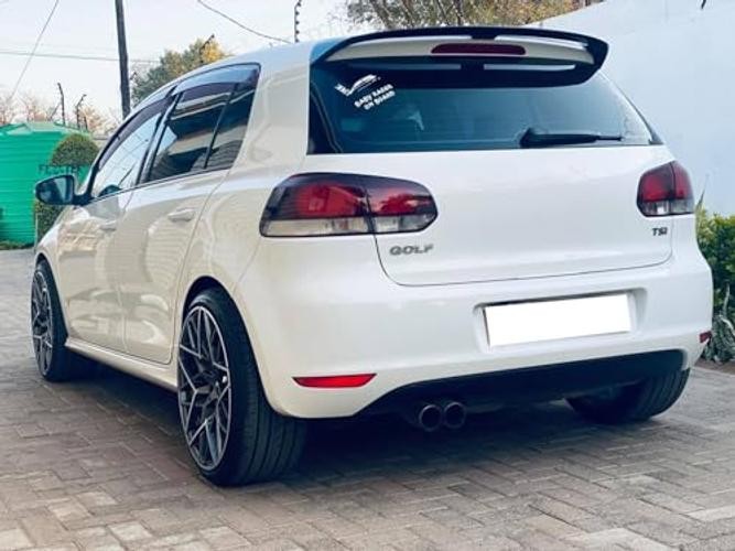 OE-Spec Red Lens Rear Bumper Reflector Replacements Compatible With