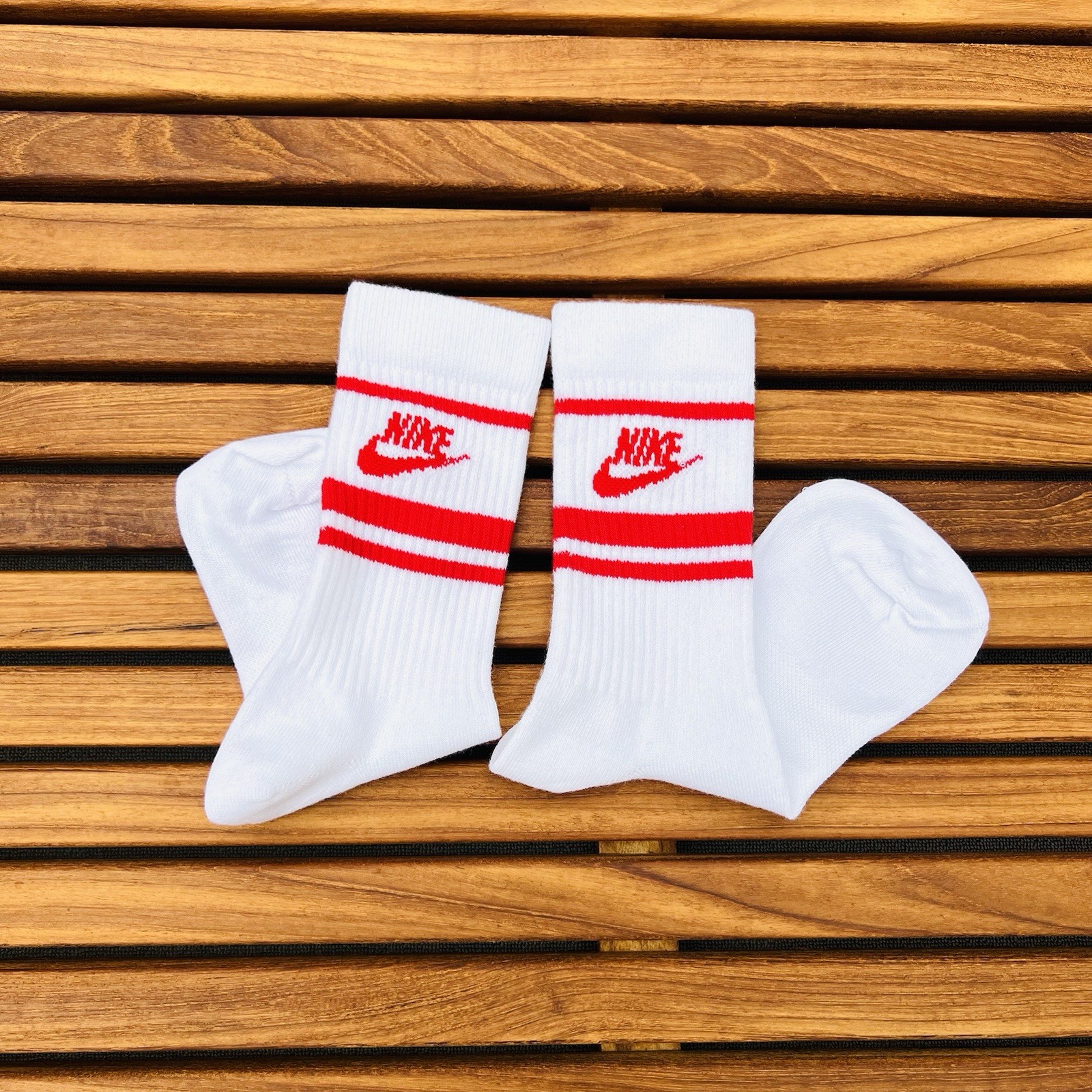 Nike Men white with red stripe logo crew socks size M L or XL