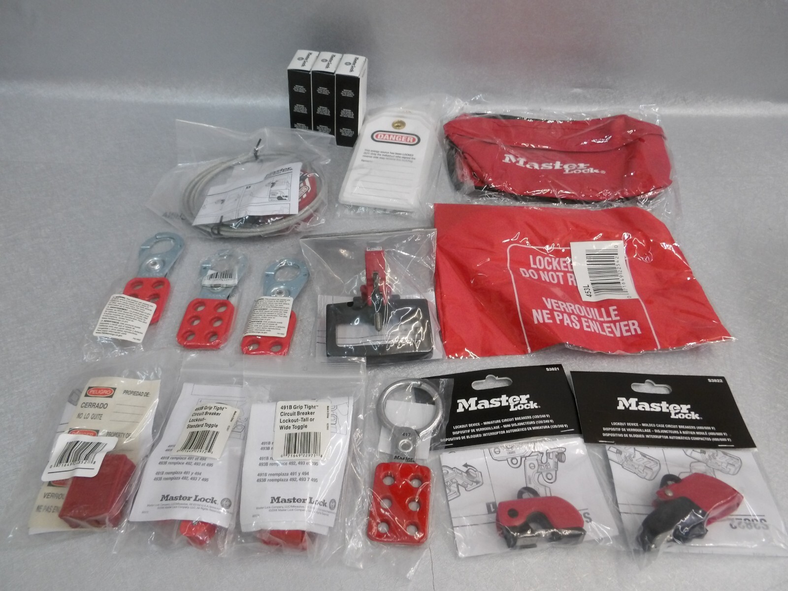 NEW MASTER LOCK PORTABLE LOCKOUT TAGOUT KIT CIRCUIT BREAKER ELECTRICAL