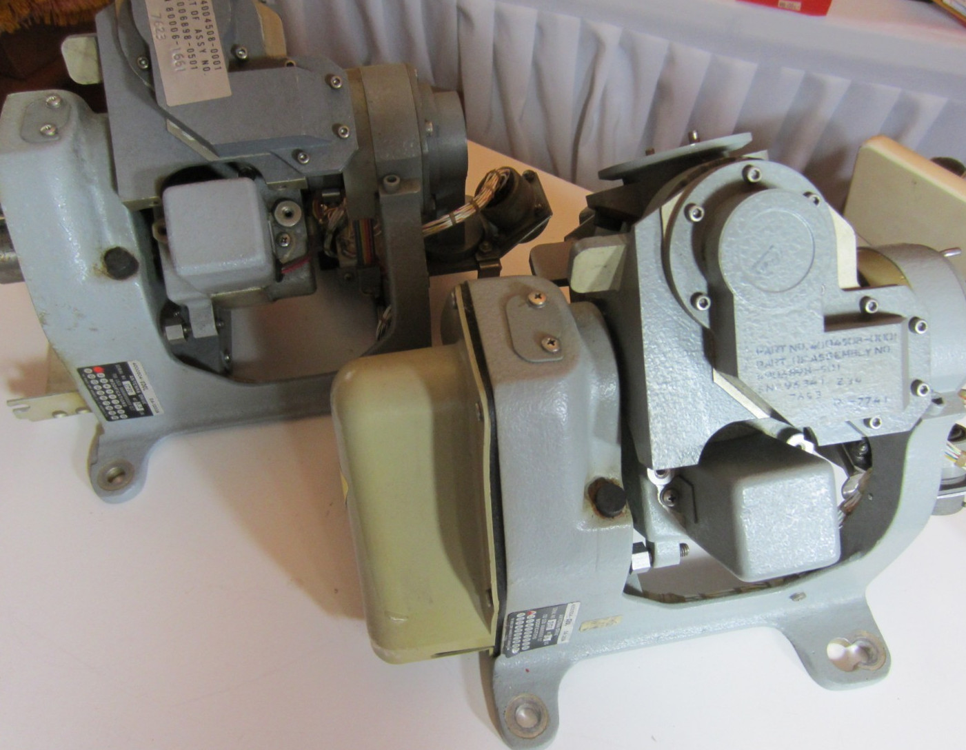 LOT OF 2 FOR PARTS RADAR UNITS DA-1203A BENDIX P/N 4000504-0301 NO ARRAYS