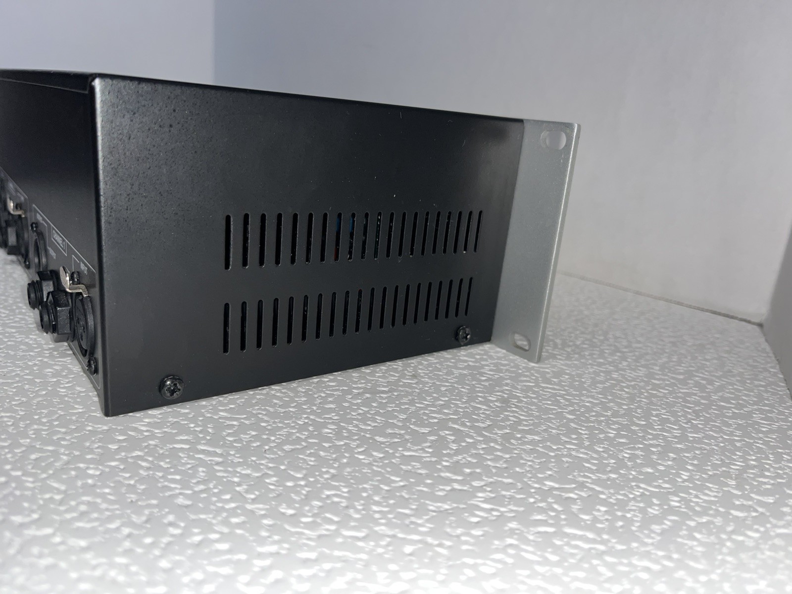 dbx 231s 31 band equalizer in excellent condition