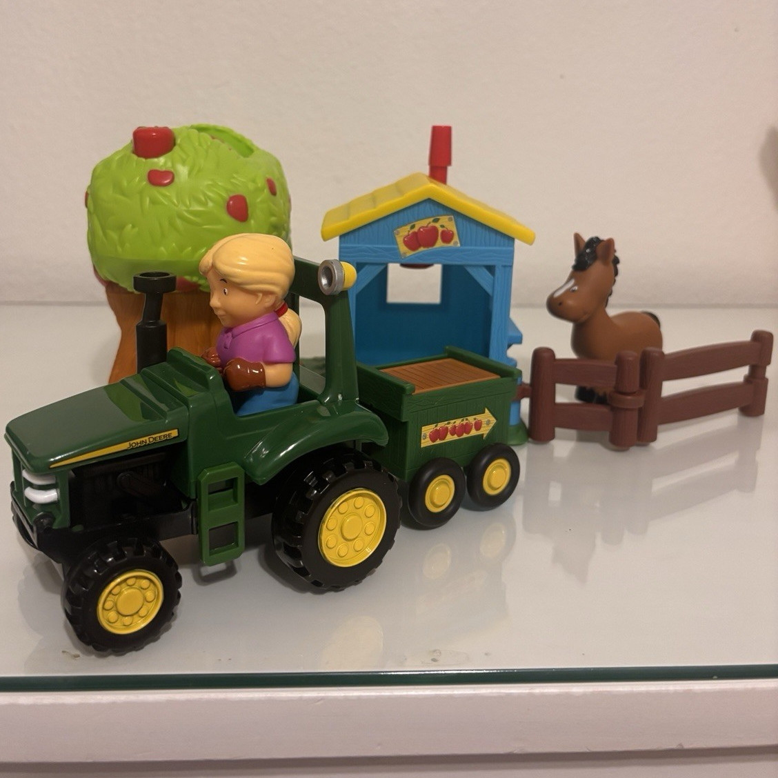 John Deer Apple Orchard Playset with Tractor, Farmer and Horse