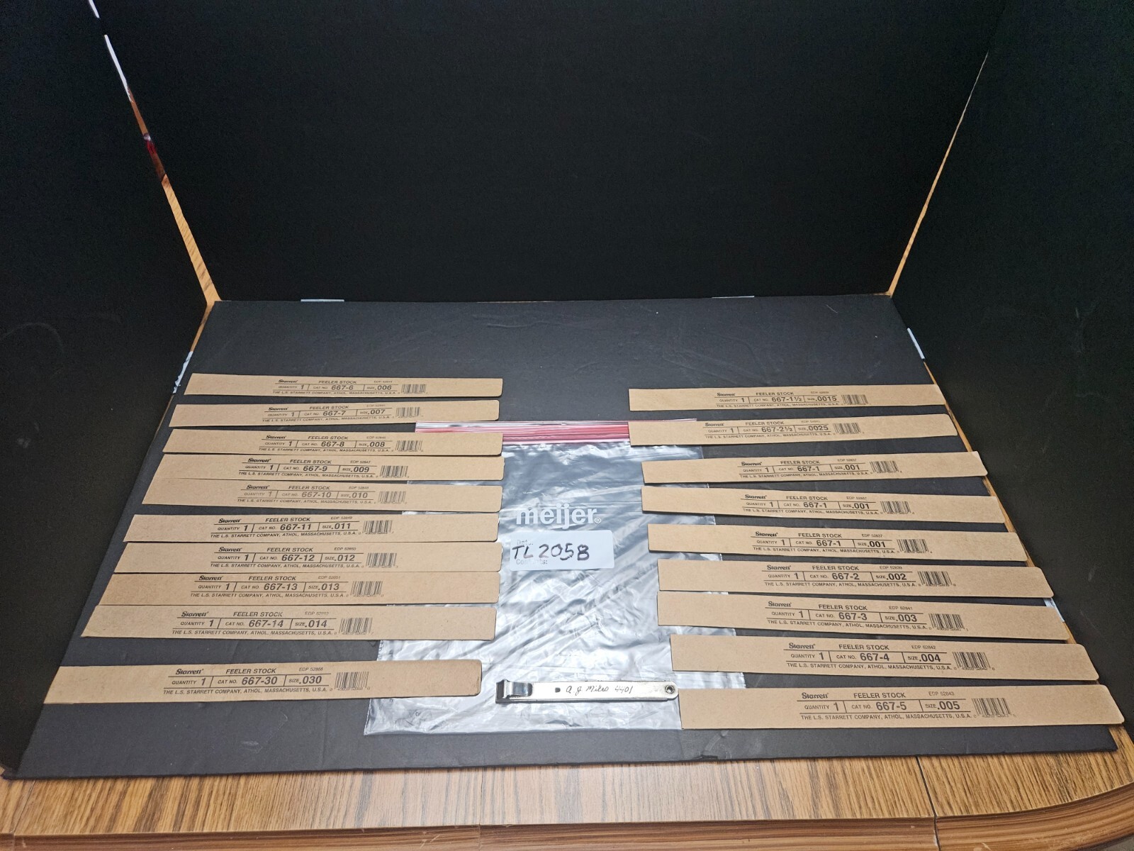 STARRETT 18 PCS FEELER STOCK & #806 FEELER STOCK HOLDER (TL2058)