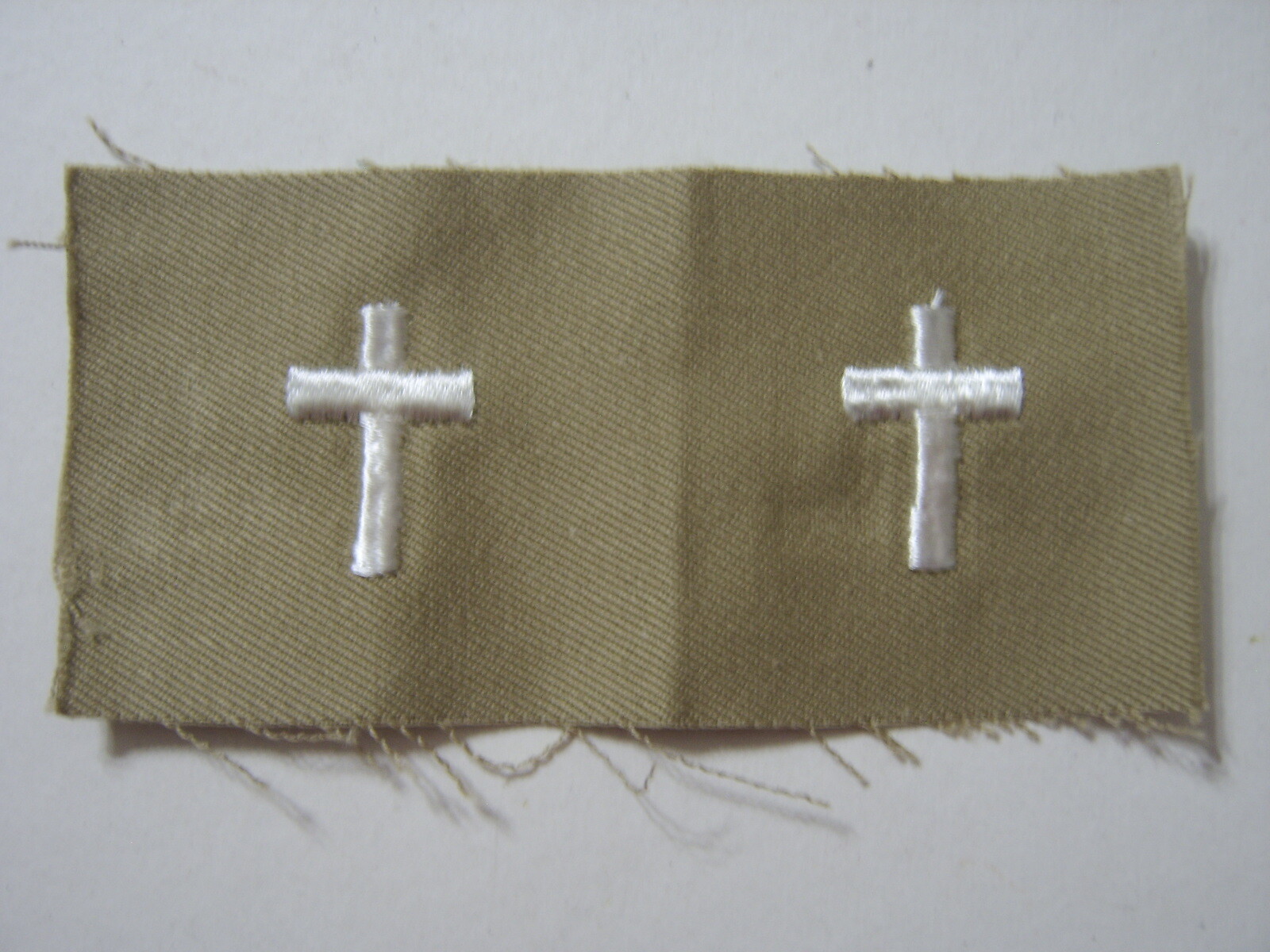 VINTAGE CHRISTIAN CHAPLAIN COLLAR INSIGNIA CLOTH TWILL KHAKI COLOR KY21-1