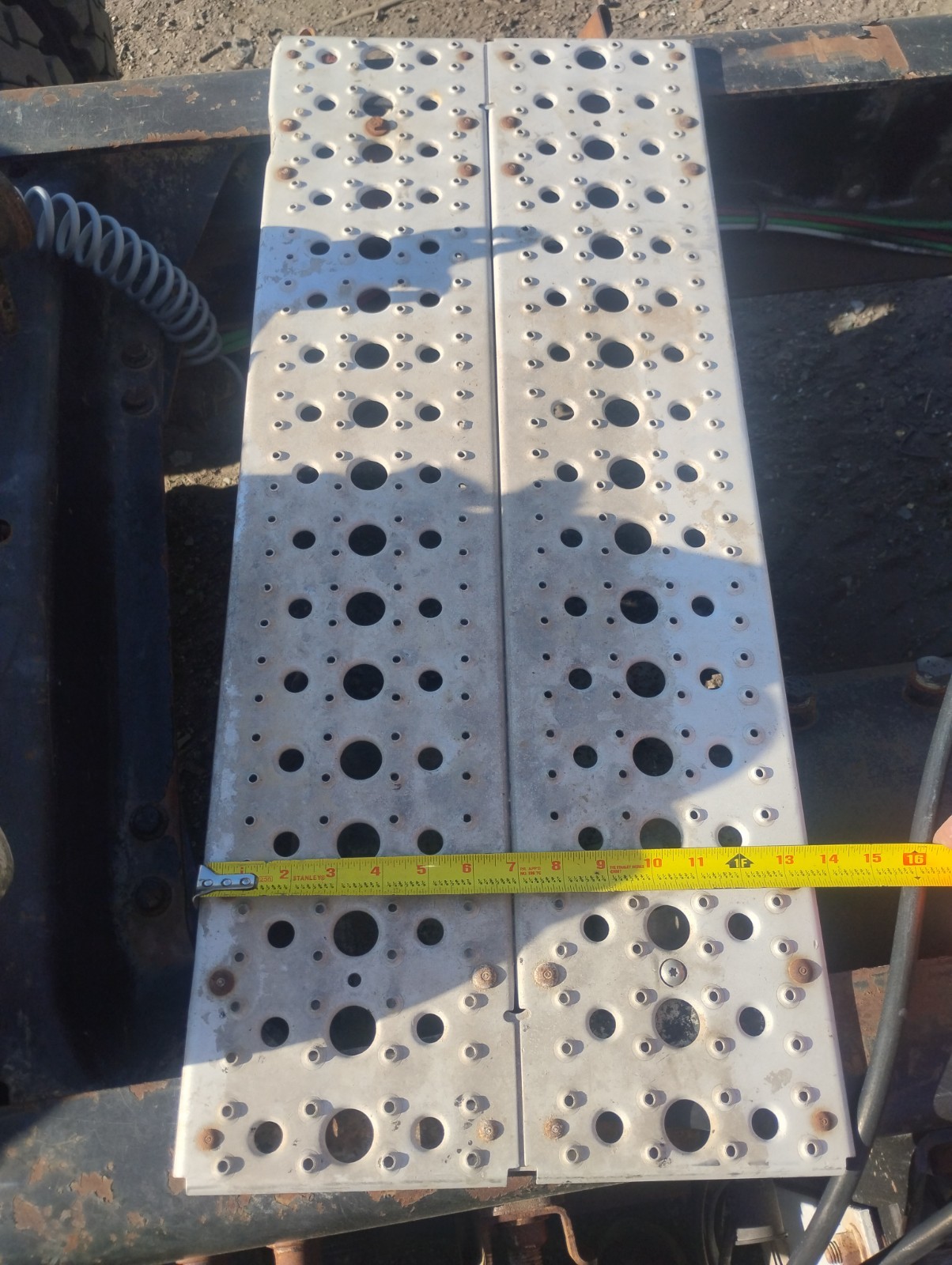 FREIGHTLINER COLUMBIA 120 DECK CATWALK STEP Frame Decking