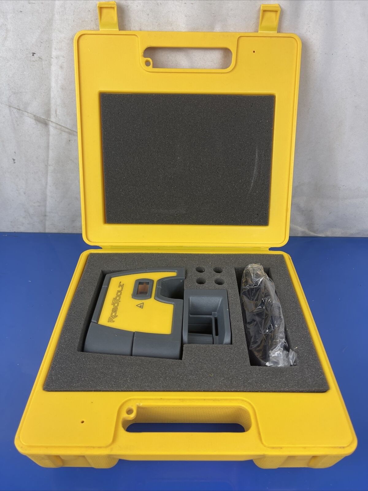 RoboToolz Electronic Self Leveling 5-beam Laser RT-7610-5 ￼With Case & Eyewear