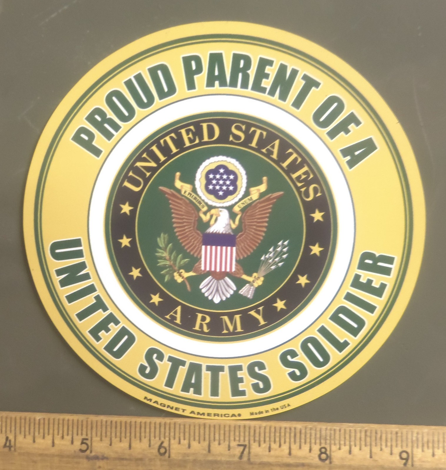 Proud Parent of a United States Soldier Circle Magnet