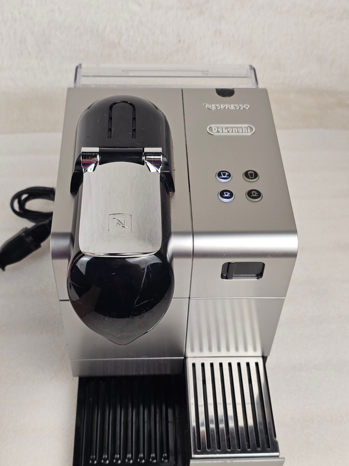 Nespresso Gray Delonghi Lattissima EN520SL Capsule Espresso Maker (TESTED)