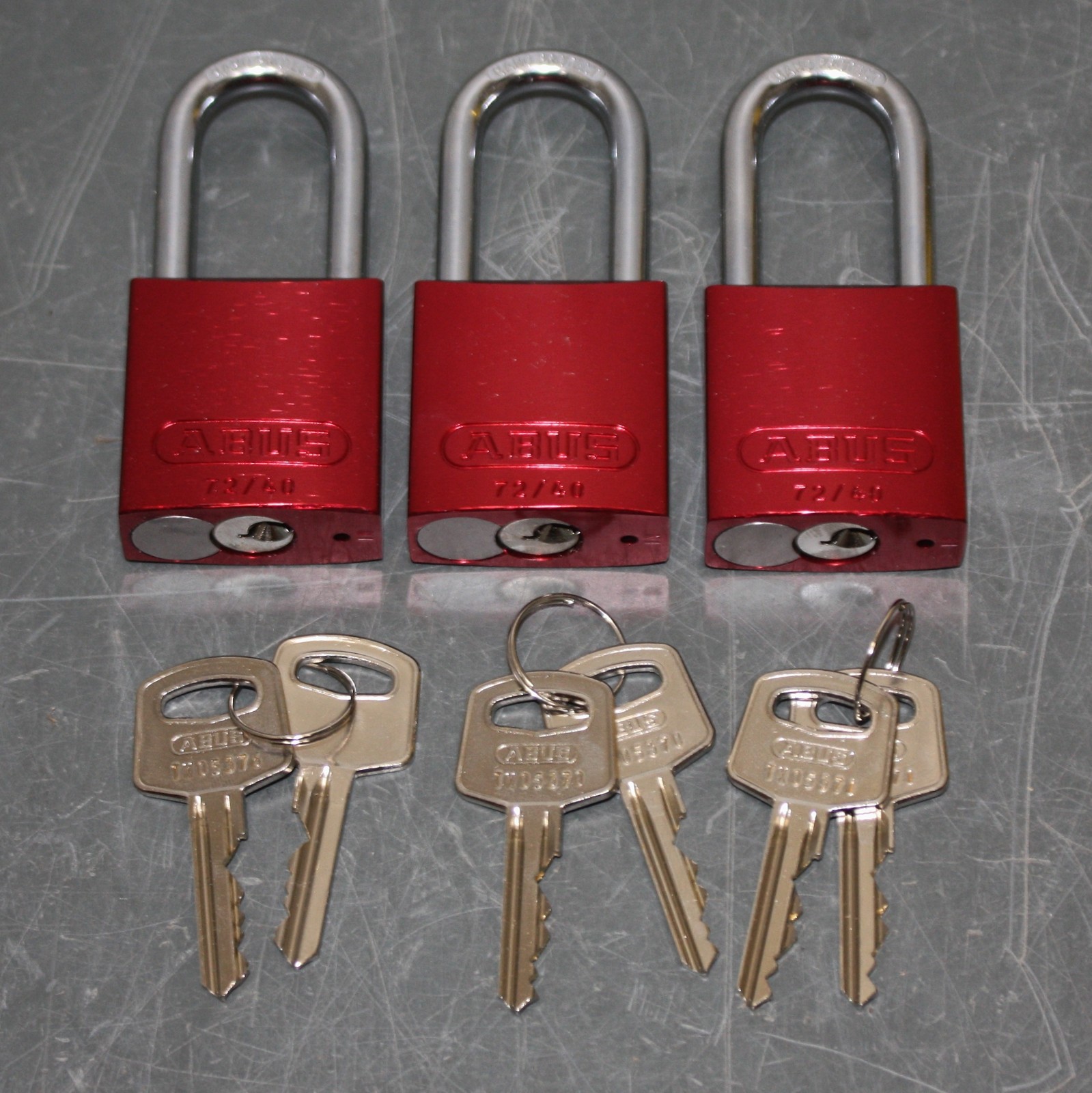 DAMAGED - Zing Lockout Tagout Station Kit 2723, (3) Padlocks, (3) Hasps, Tags