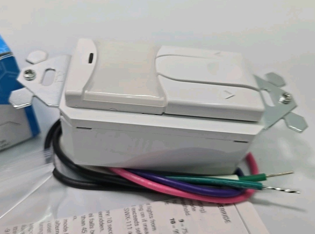 Sensorworx SWX-121-D-WH Wall Switch Sensor & Dimmer Dual Tech 120-277V - White