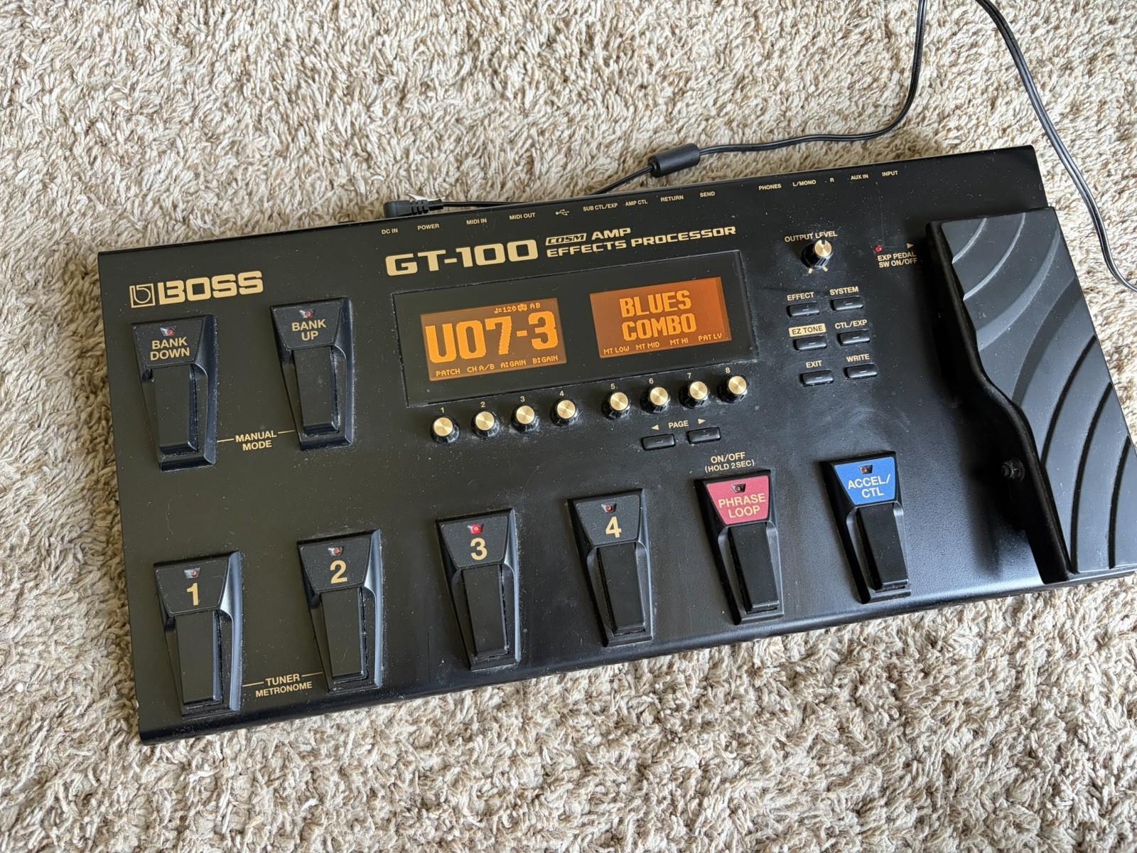 Boss GT-100 Multi-Effects Processor Guitar Effect Pedal Good Working Condition