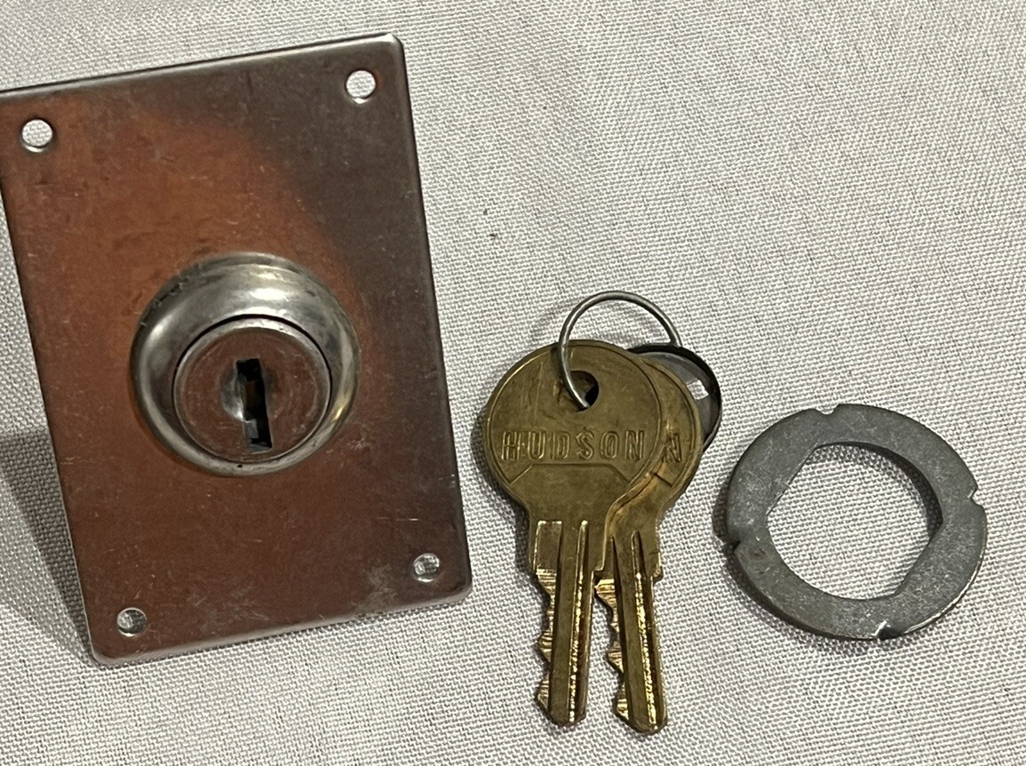 Hudson Switch Lock with Mounting Bracket And Keys Garage Door
