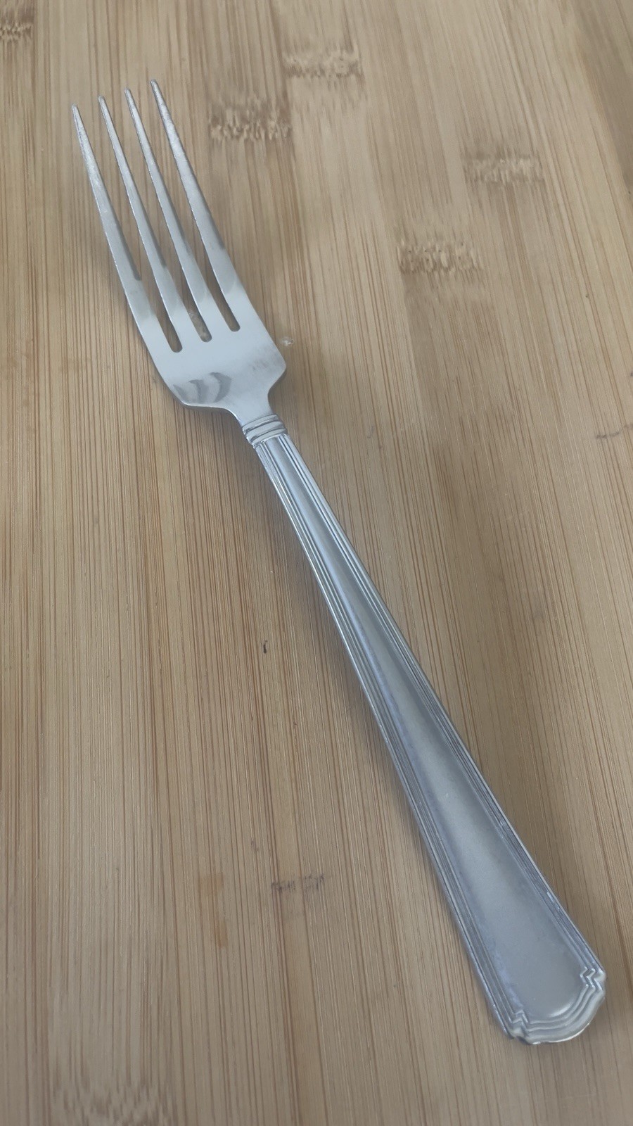 Mikasa Stainless UNIVERSAL FROST Center Outlined Scalloped Tip DINNER FORK 8"