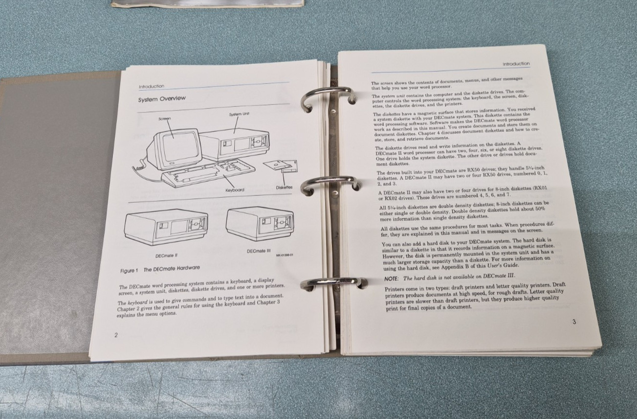DECmate User Guides + 2 floppy disks, System Overview and System Test. UNTESTED