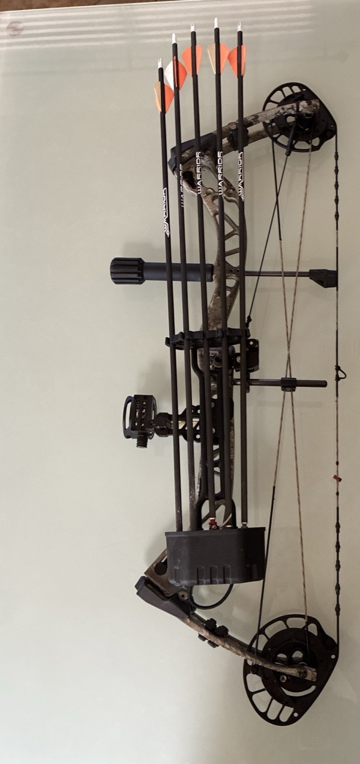 Compound Bow PSE Brute Nxt Rts -Extras with Case Included