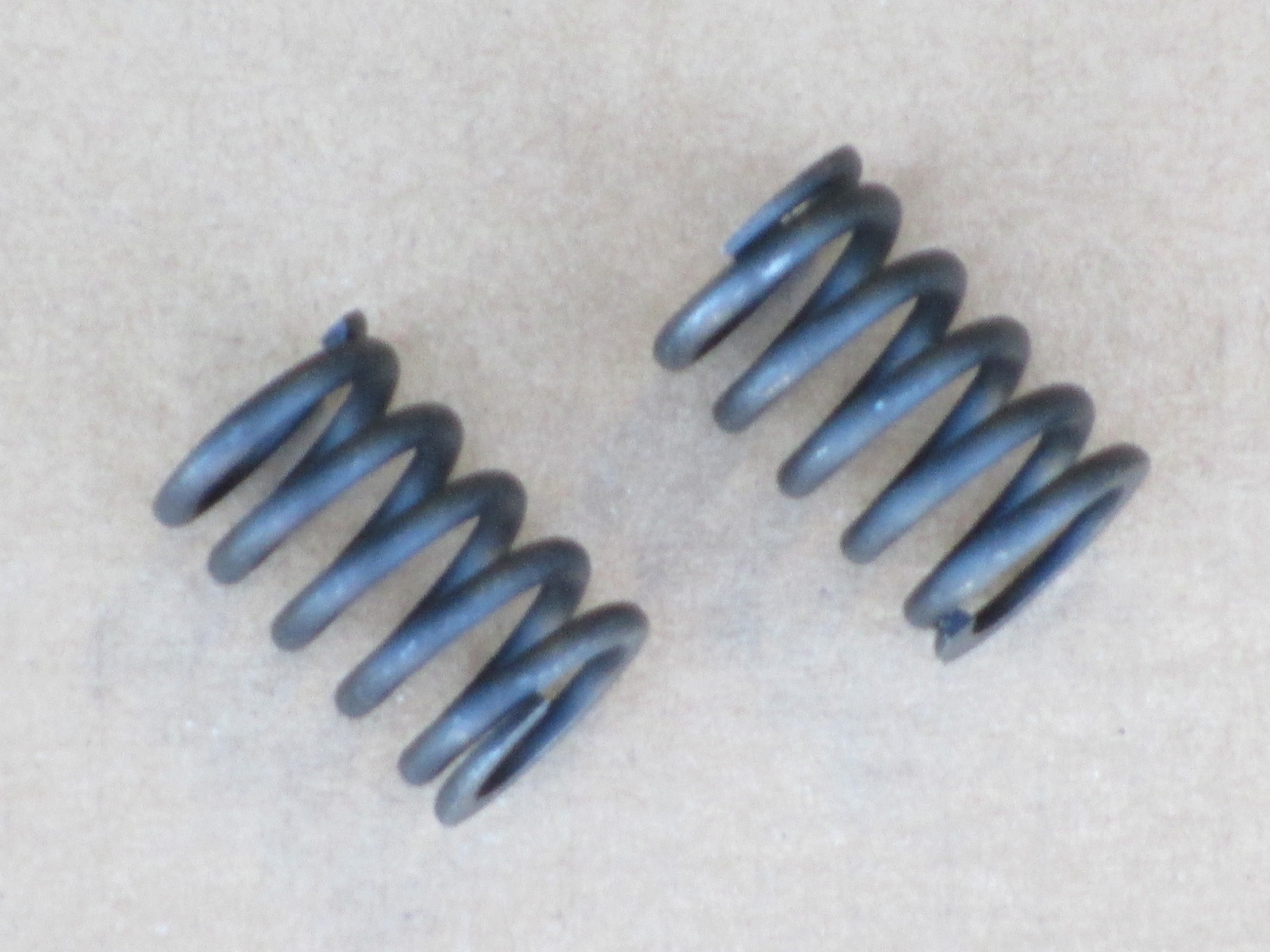 2 RADIATOR HOLD DOWN SPRINGS FOR IH INTERNATIONAL FARMALL HV M MD SUPER H M-TA