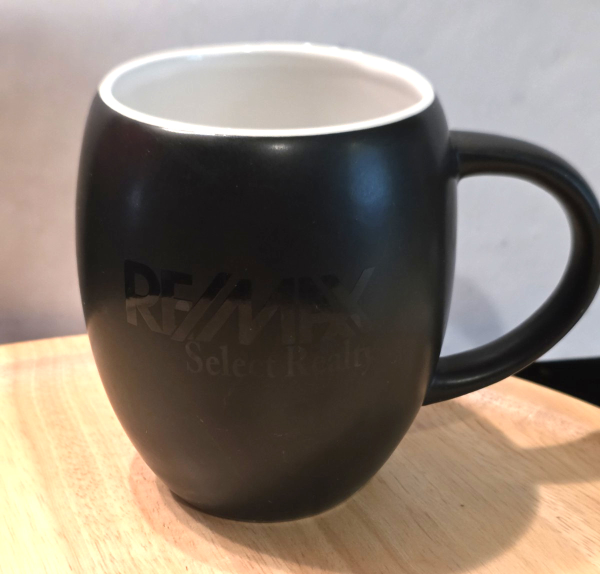 RE/MAX 16 Oz Mug - Matte Black Belly Shape Mug