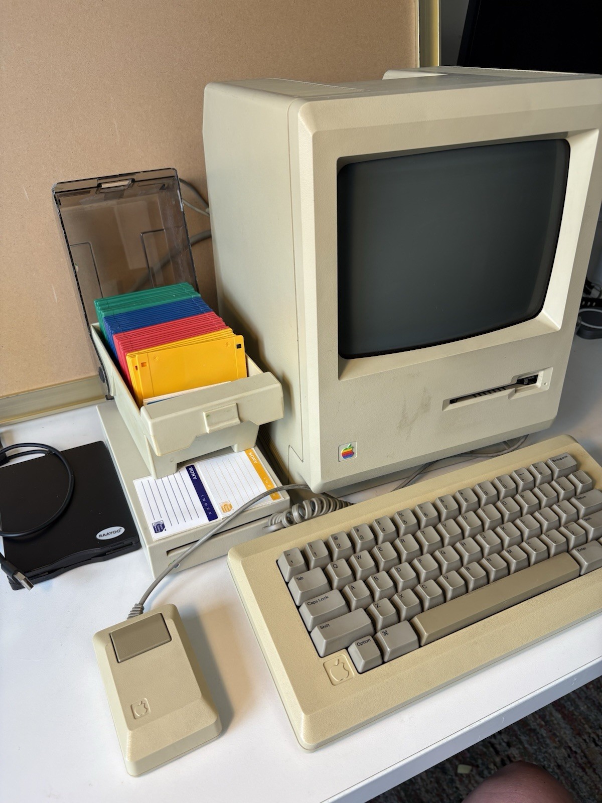 1984 Apple Original Macintosh 512K M0001W Vintage Computer w/extras - Powers On