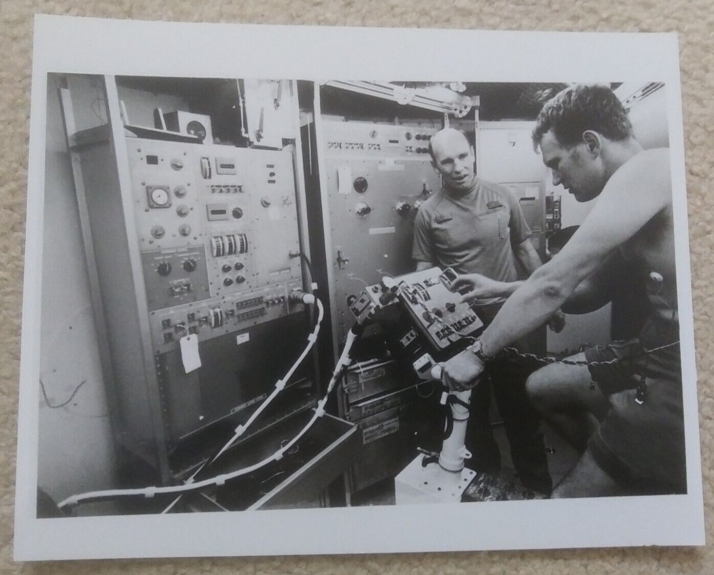 ASTRONAUTS THORNTON AND BOBKO ORIGINAL NASA PHOTO 72-H-856
