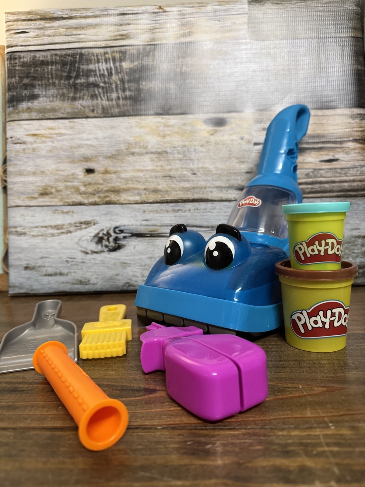 Play Doh Vacuum With 4 Accessories Includes Two Brand New Playdoh Containers