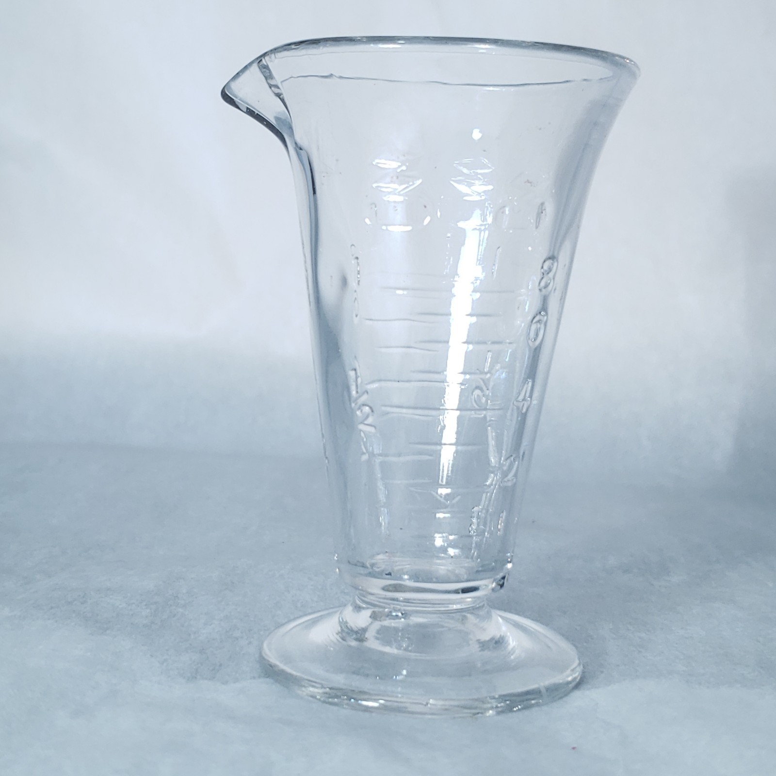 Vtg Glass Beaker Science Lab Apothecary Measure 3.75 " See Photos For Details