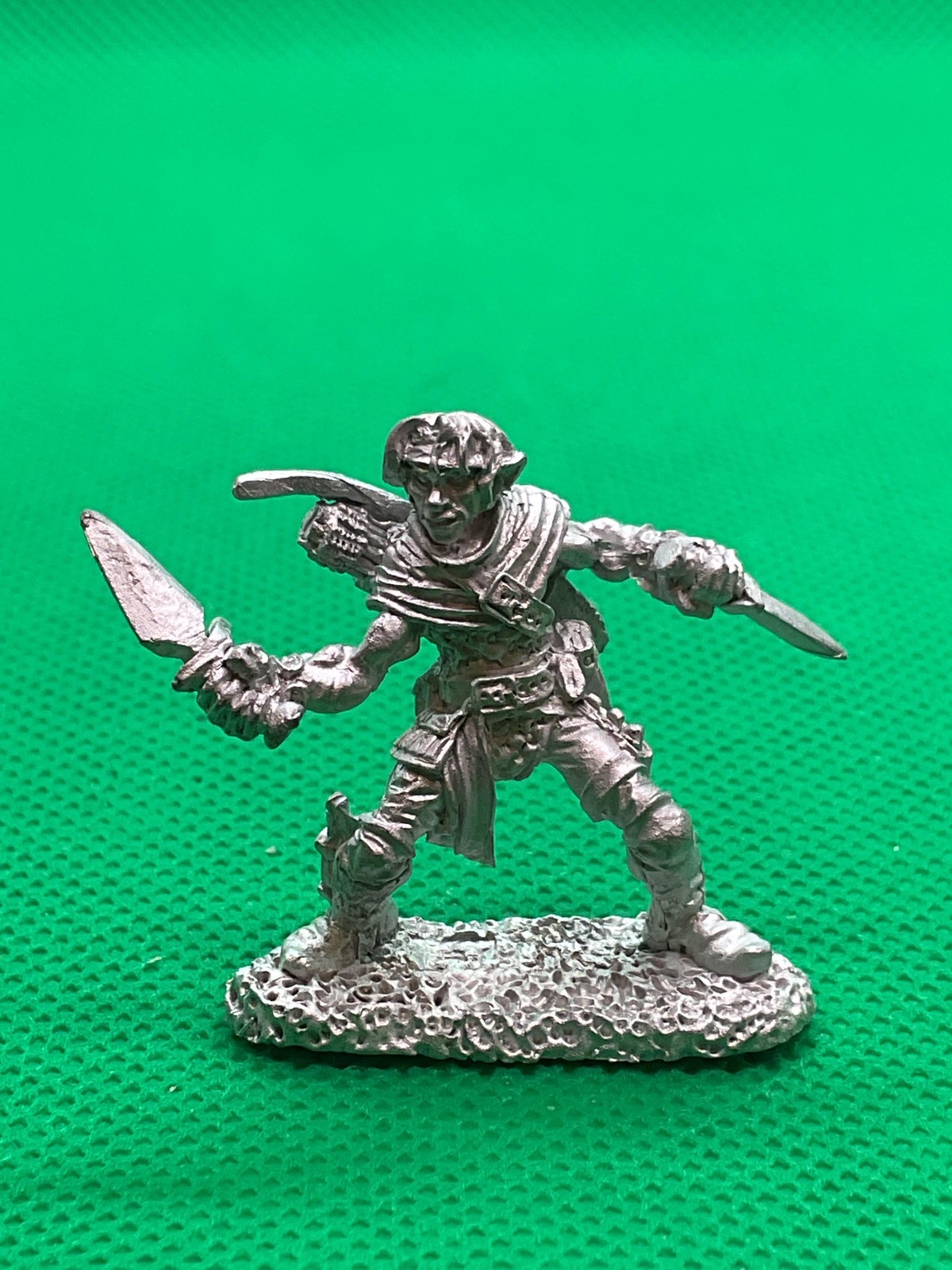 Reaper 28mm Dilean Softstep Rogue Dual Daggers DnD Traitors Toll Frostgrave RPG