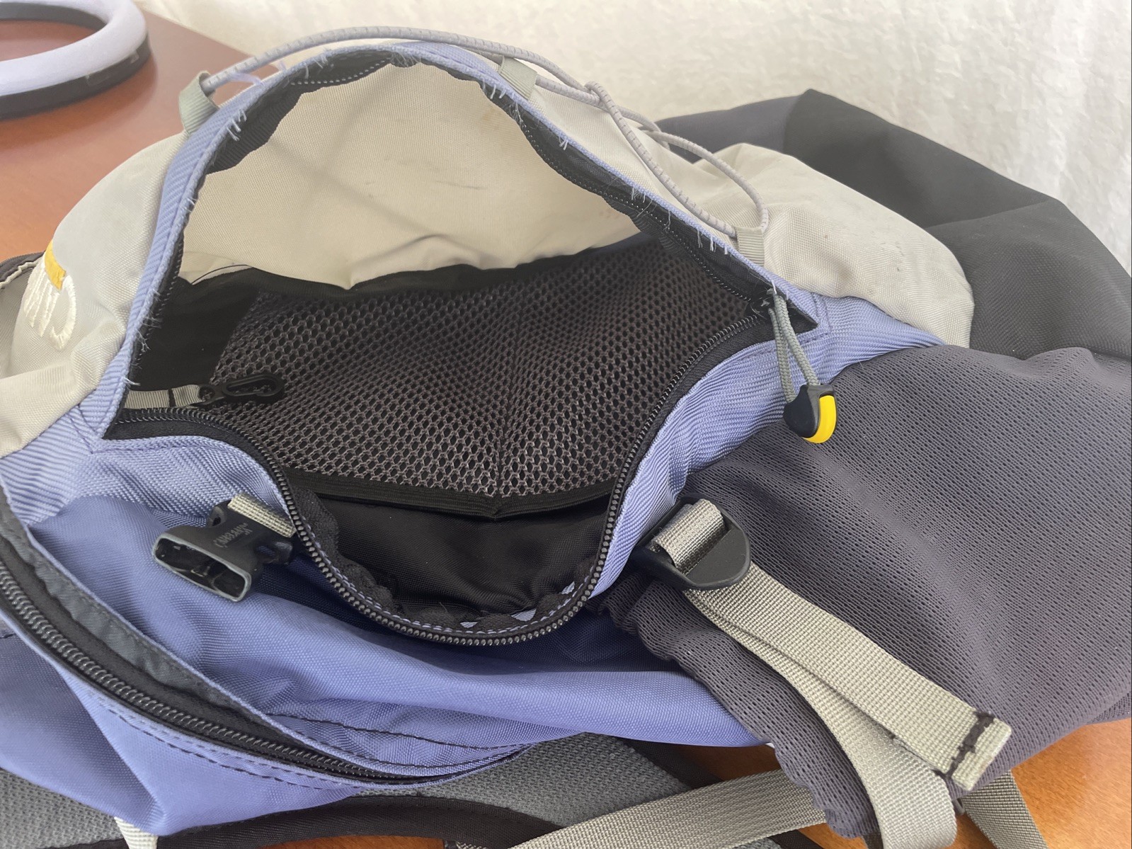 Camelbak ISIS Backpack Blue Grey Adjustable Waist Shoulder Strap Day Pack