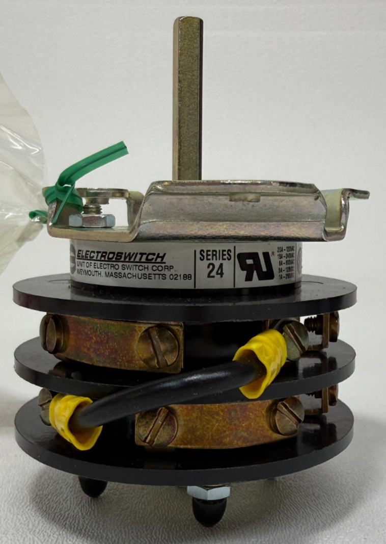 Electroswitch 2404C Rotary Voltmeter Selector Switch 4 Position 600VAC