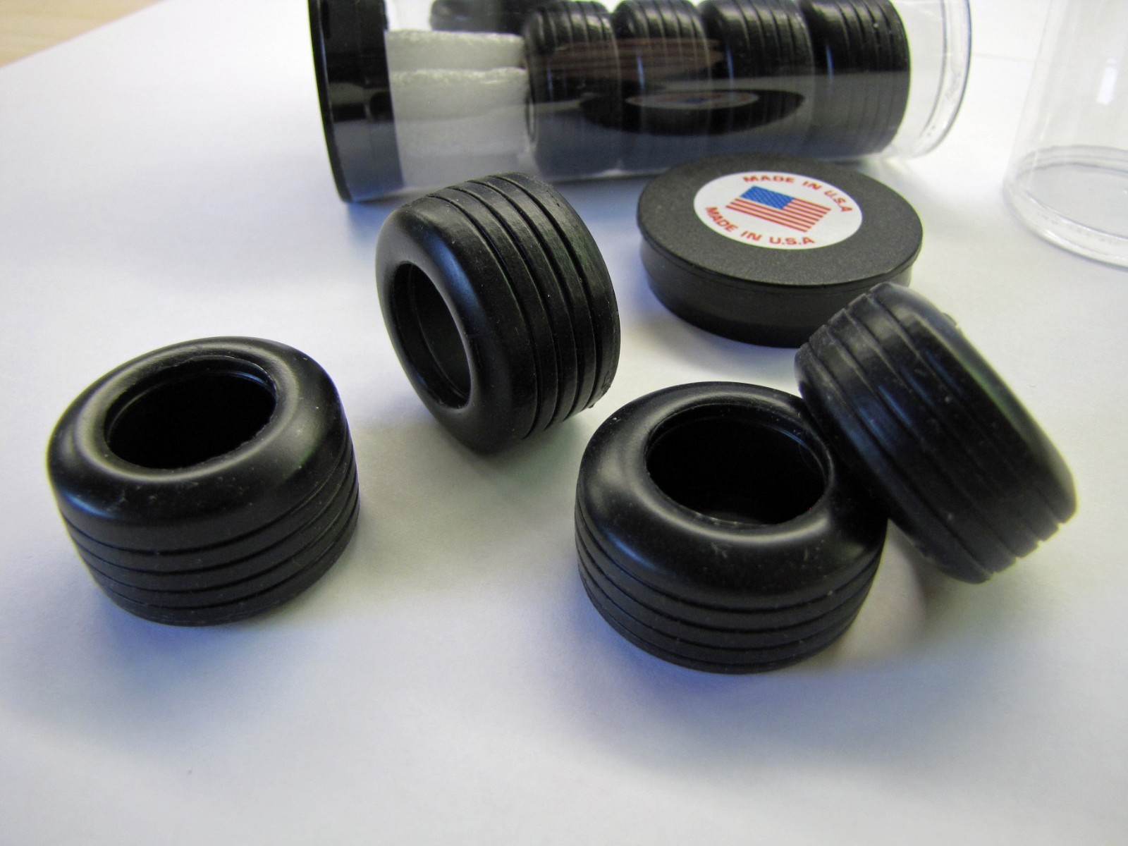 1/20 Icon Automotive Miniatures Dry Weather Grooved Bridgestone Tires #ST-2010