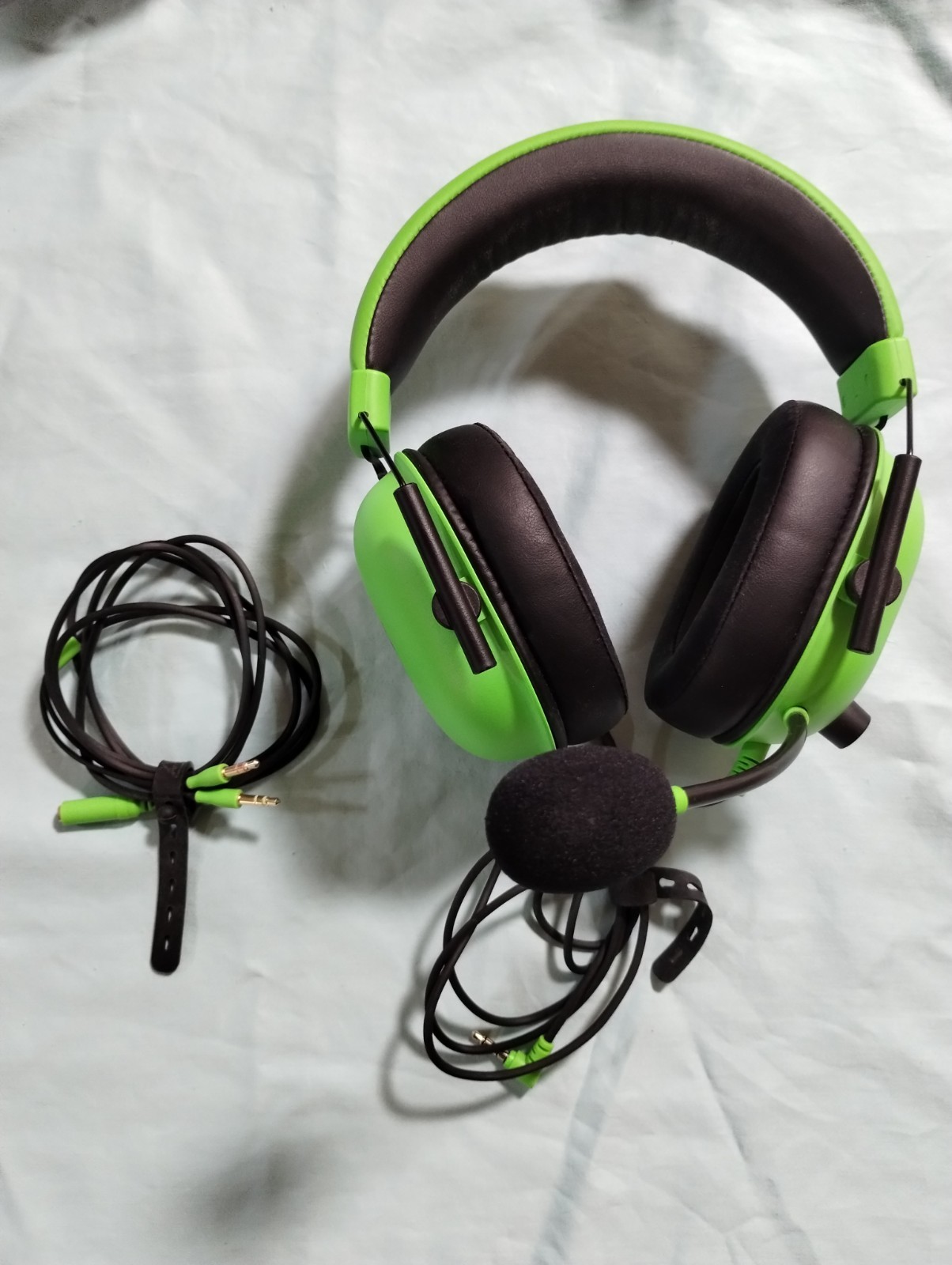 RAZER BLACKSHARK V2 X GAMING HEADSET WITH MICROPHONE GREEN EDITION WORKS GREAT