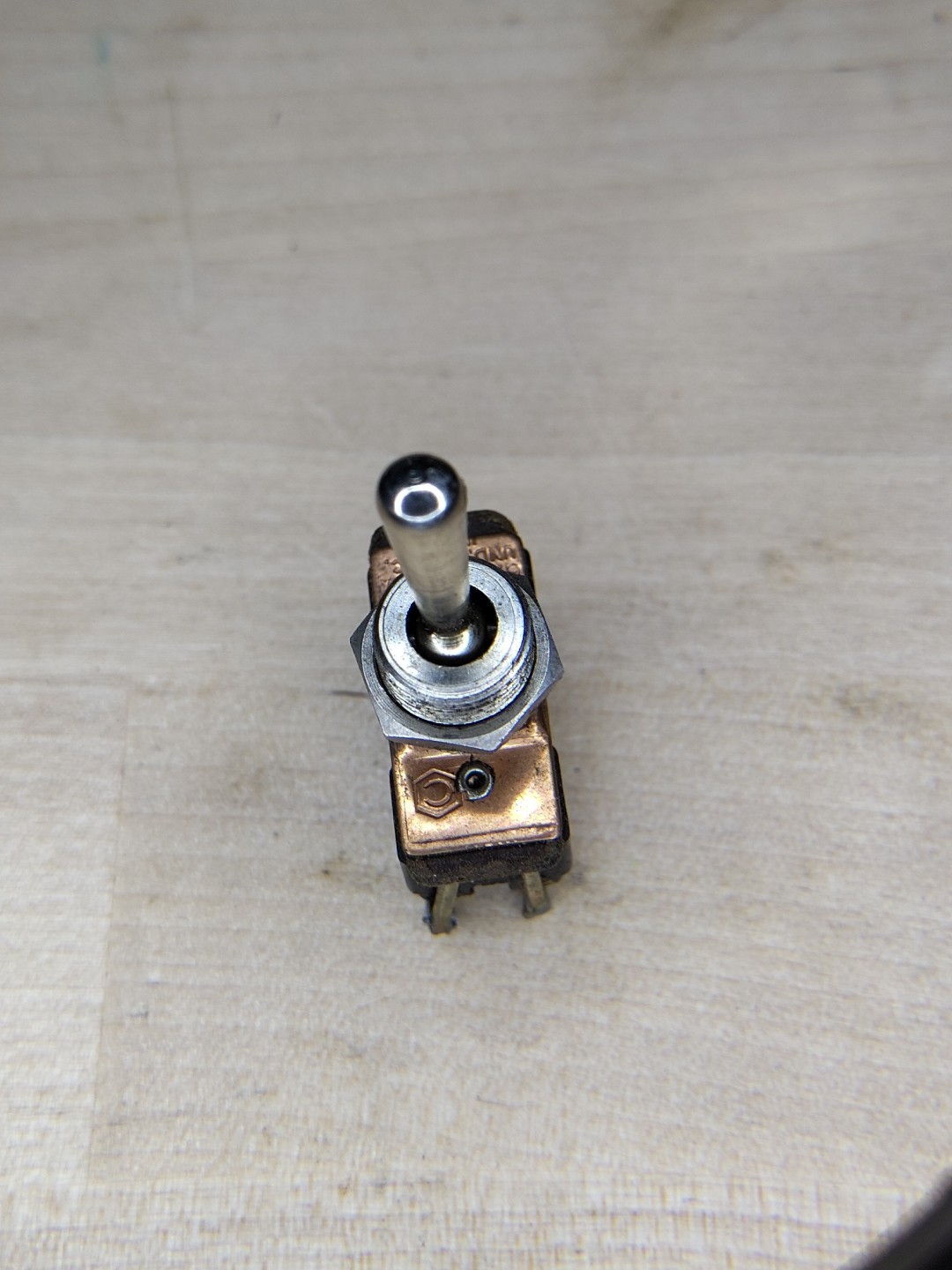 UND LAB TOGGLE/ CHERRY ELECTRIC ON-OFF 3A 250V 6A 125V PRE WIRED SWITCH