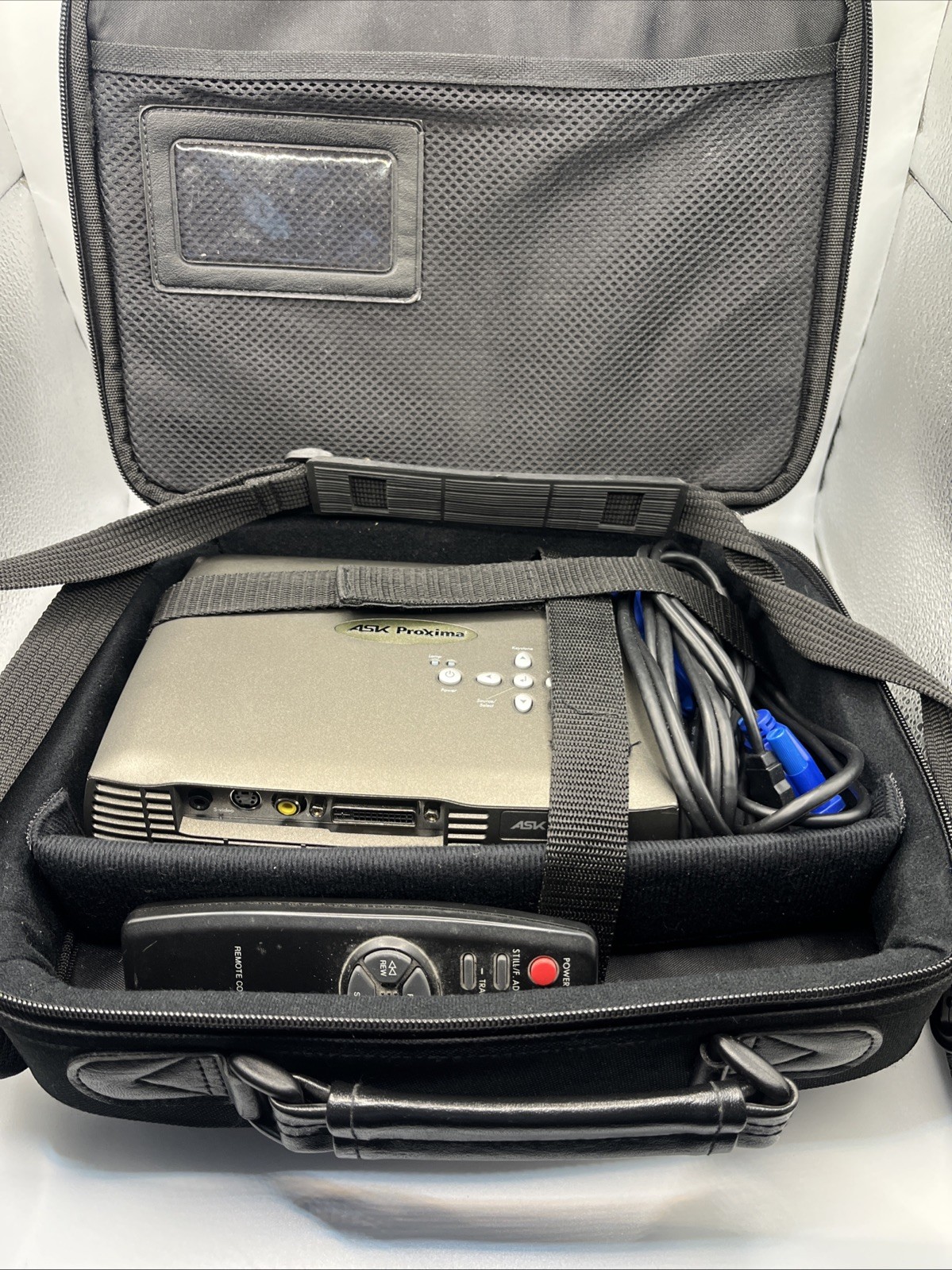 ASK Proxima M2 Kit With Bag, Remote, Cables, Manuel Pre-owned
