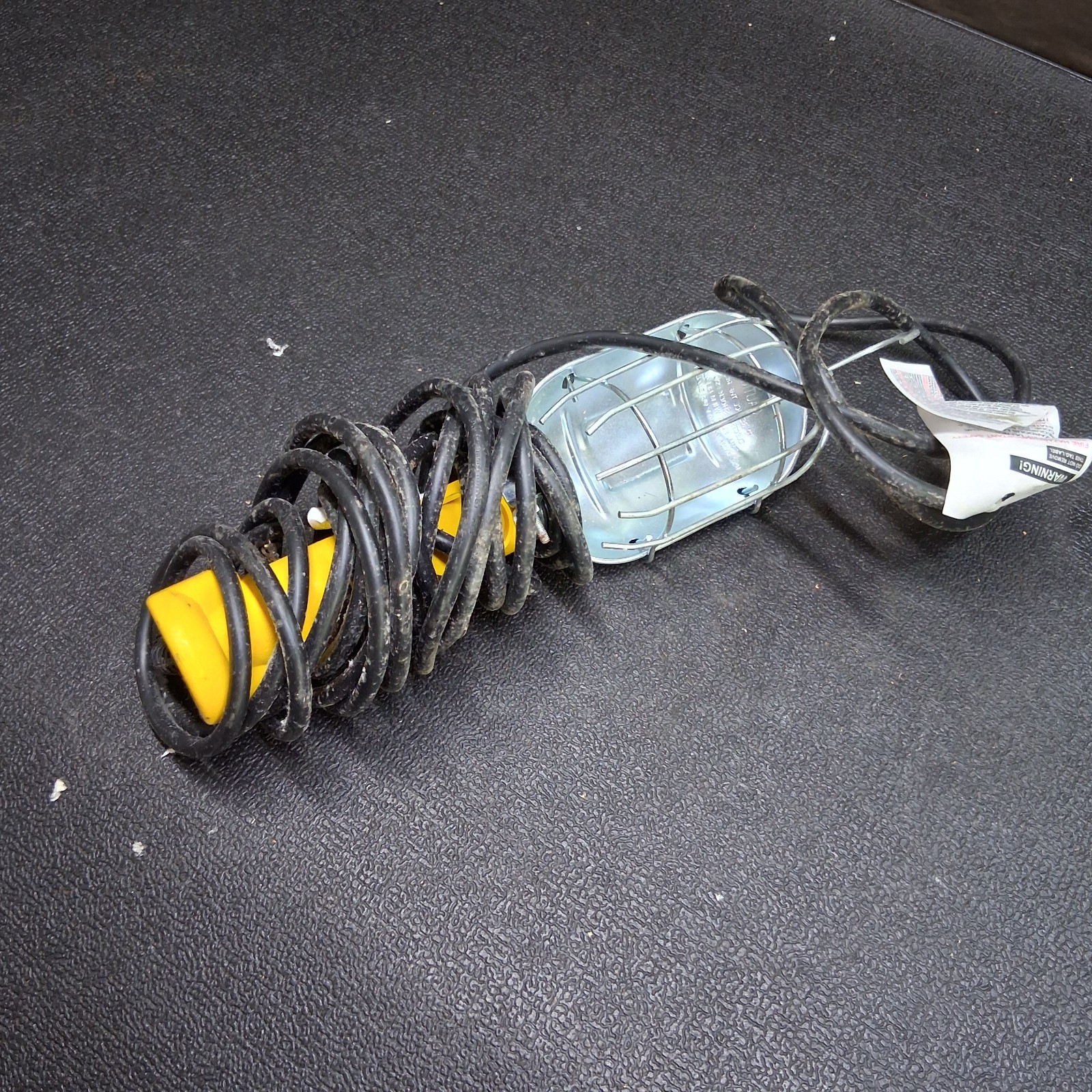 25' Model BA-425 Yellow 120vac Extension Drop Work Light