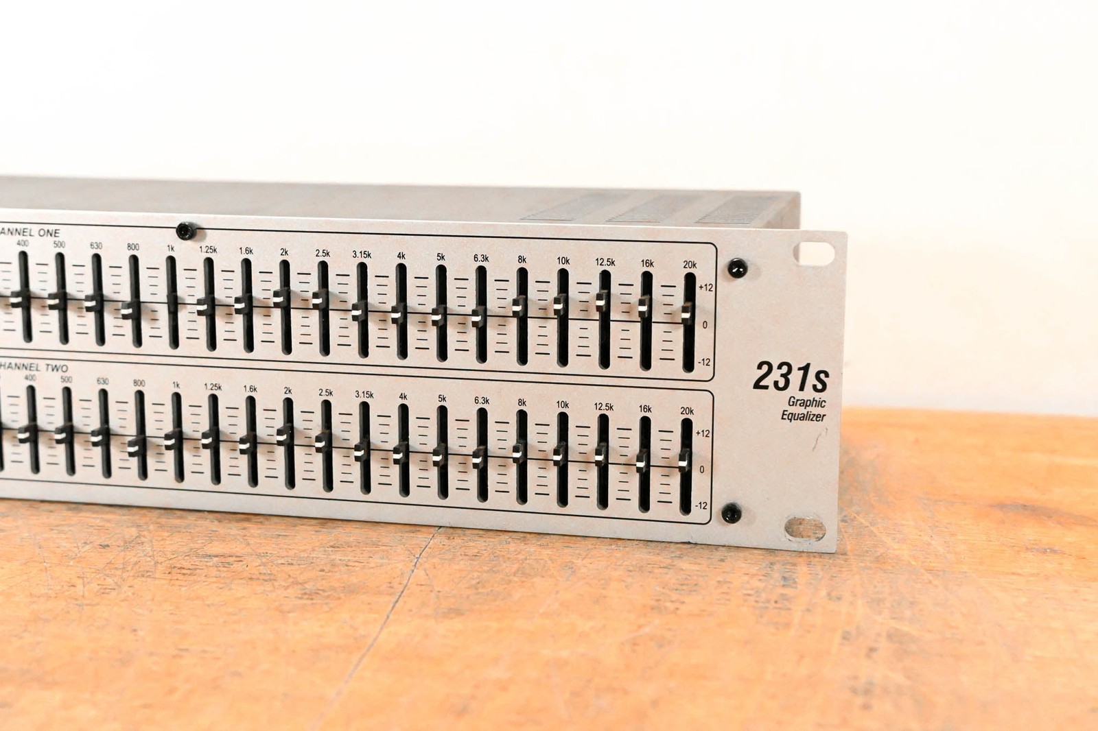 dbx 231s Two-Channel 31-Band Equalizer CG01QT1