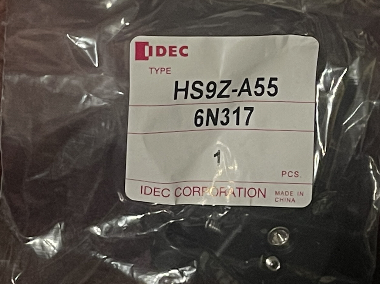 (2) IDEC actuator safety switch HS9Z-A55 horizontal and vertical Lot NEW!!!