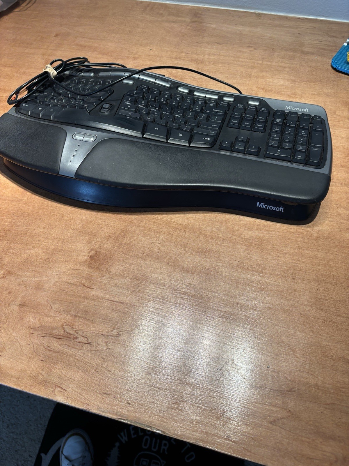 Microsoft Natural Ergonomic USB Keyboard 4000 v1.0 KU-0462 with Riser Excellent!
