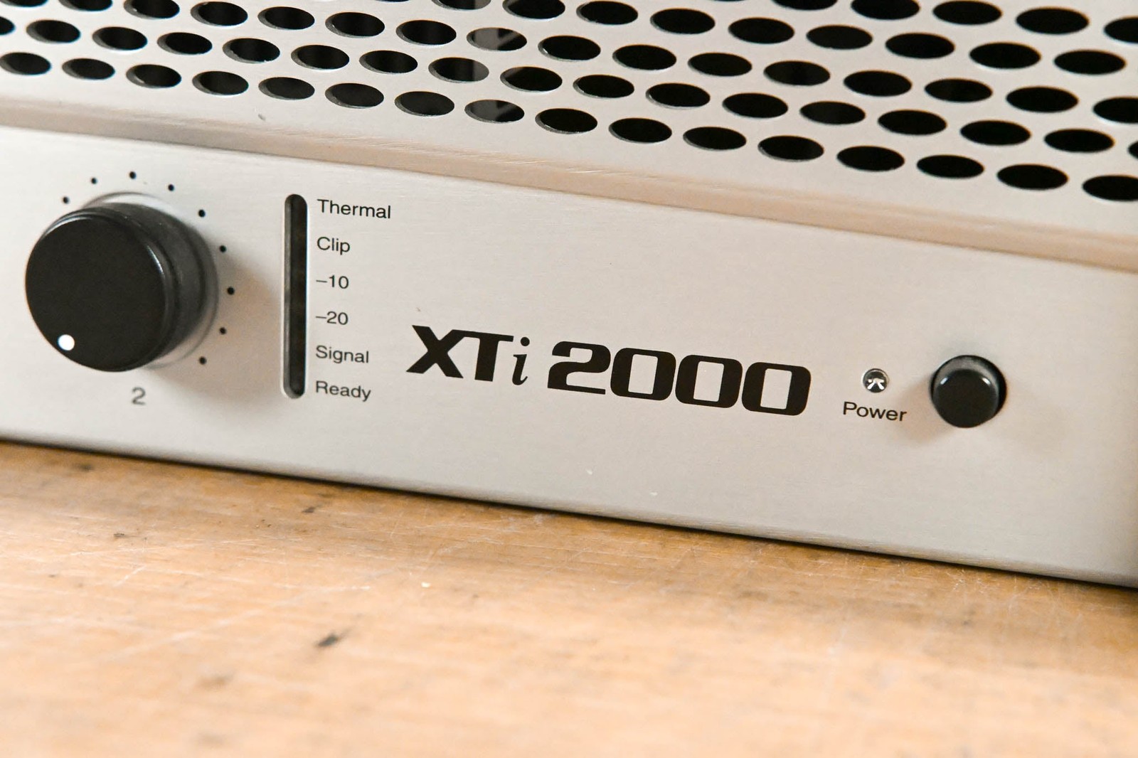 Crown XTi 2000 2-Channel Power Amplifier with DSP CG013C1