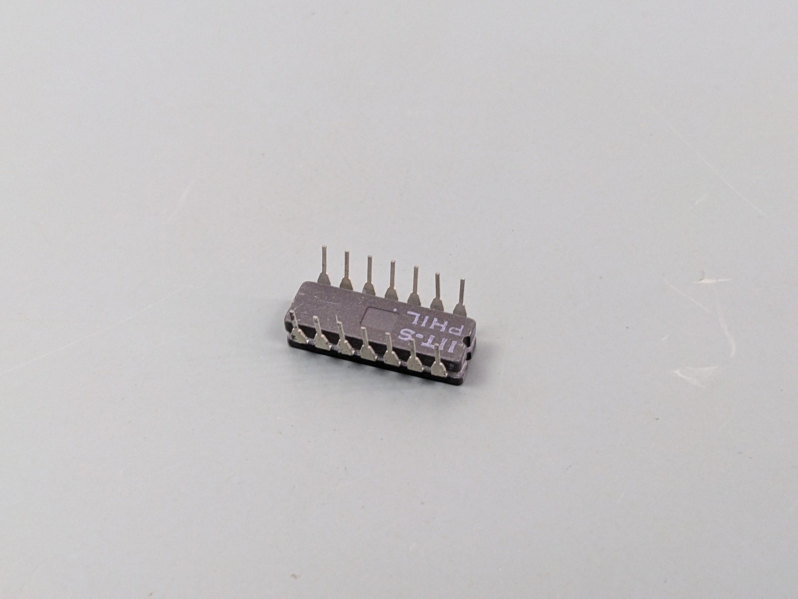(24) Motorola MC14001BCL Quad 2−Input NOR Gate ICs