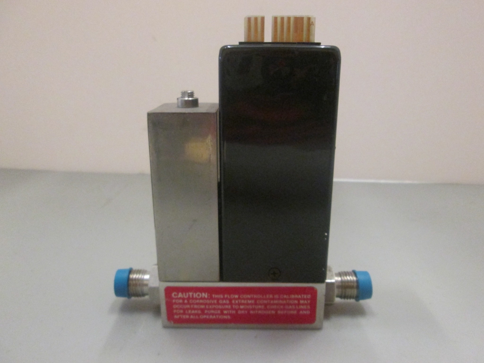 Unit UFC-1100A, Mass Flow Controller MFC, HCL, 500 SCCM, Used