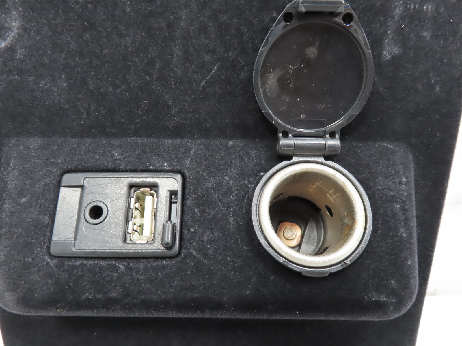 16 Lexus NX200t #1299 Aux & USB Dual Port Media Hub Jack OEM 86190-48080