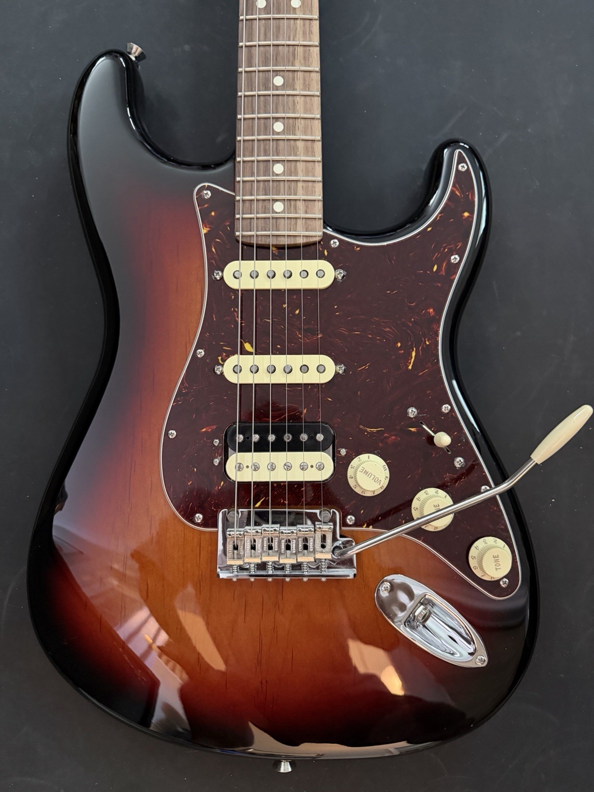 Fender Stratocaster HSS Sunburst RH 6-String Rosewood 2023 w/ Deluxe Hard Case