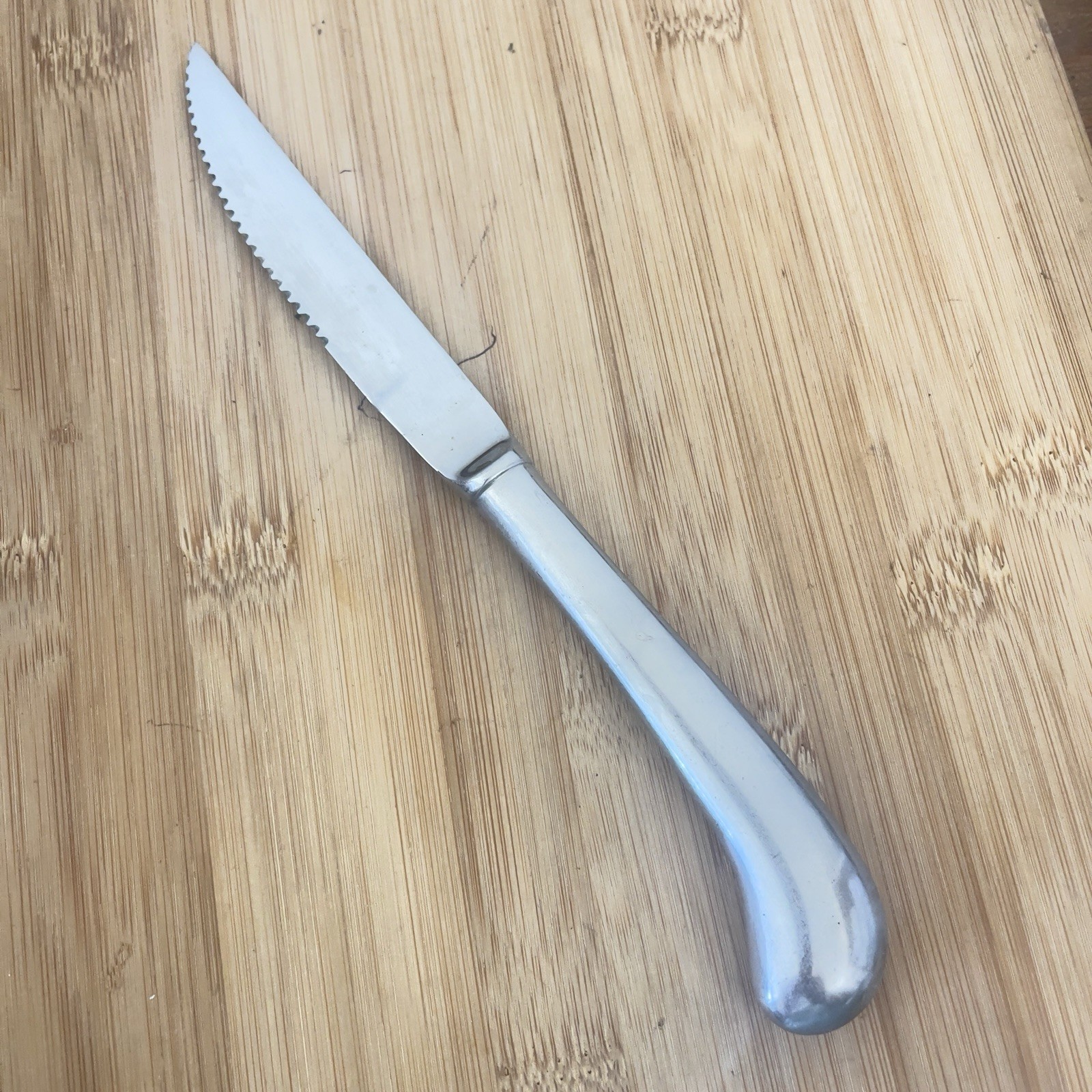 Oneida Satin Stainless SHORTER SERRATED HOLLOW STEAK KNIFE~ POST ROAD 8 5/8"
