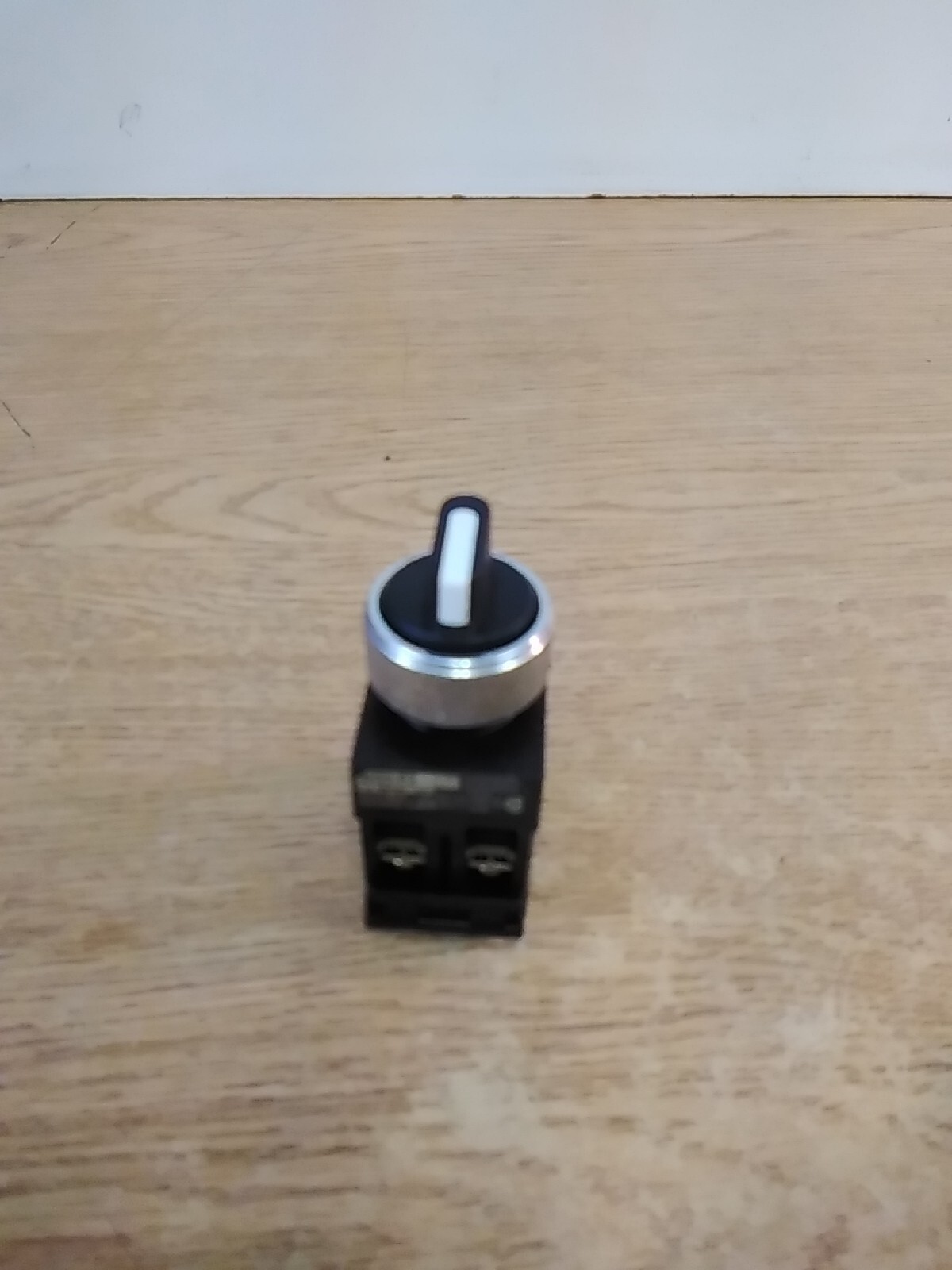Fuji Electric AH22-P2 2-Position Selector Switch