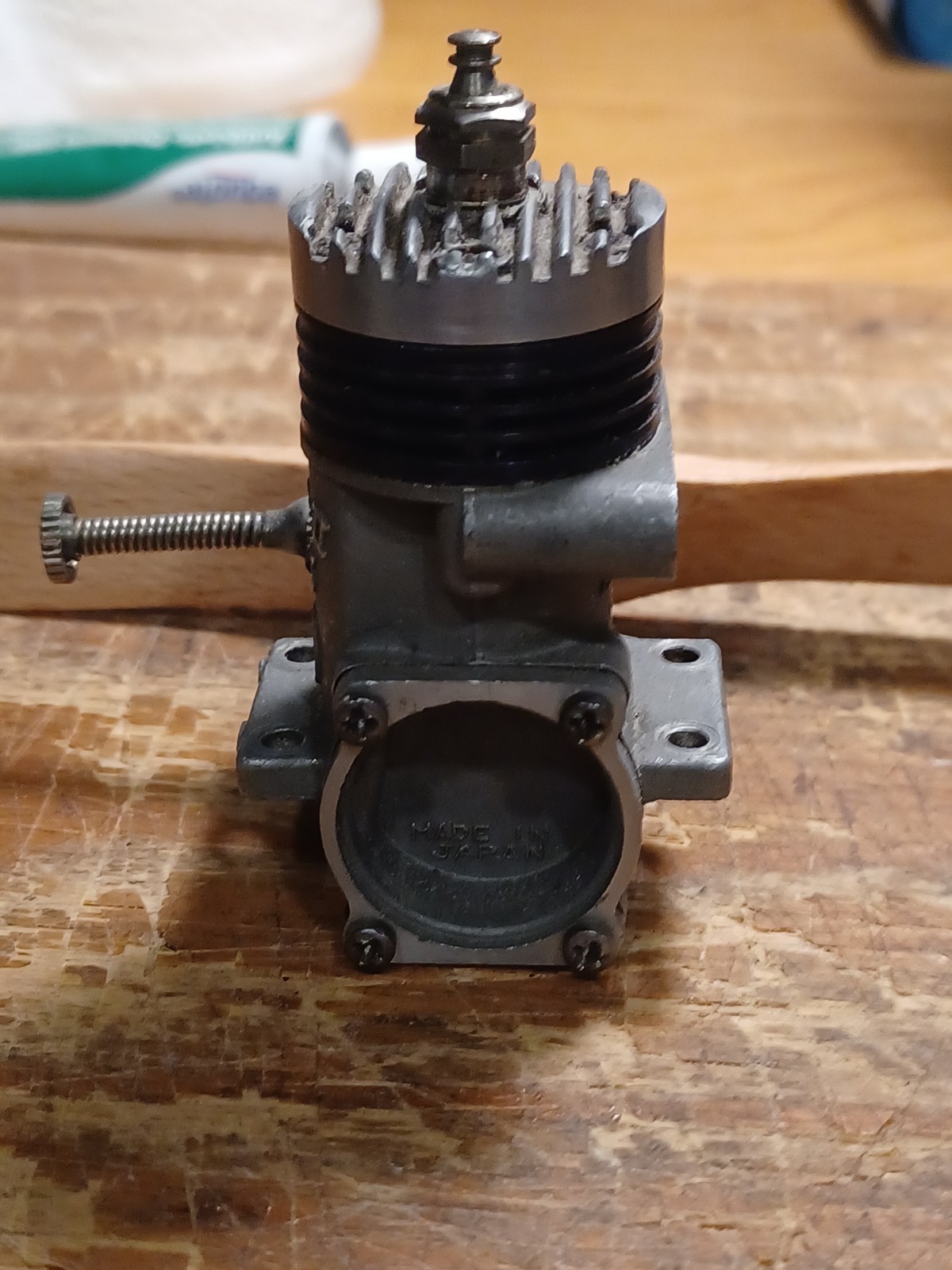 os max 15 control line engine